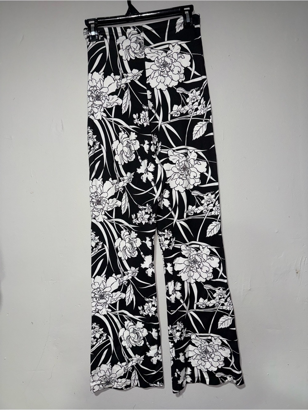 bryn Walker Black & White Floral Wide-Leg Pants - Picture 2 of 6